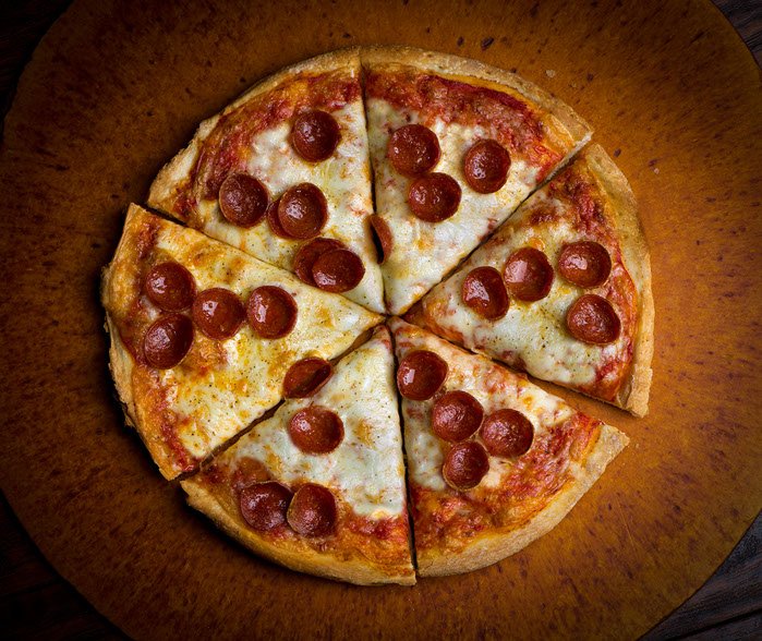 picture of a pepperoni pizza